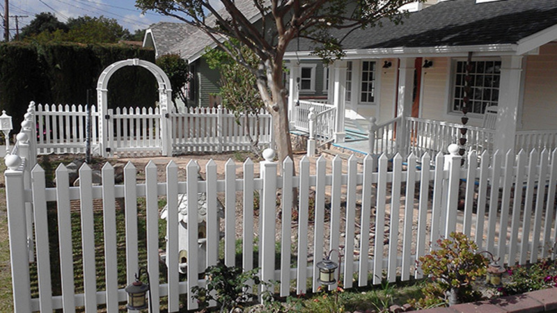 What A New Homeowner Needs To Know About Wood Fencing in Pasadena, CA