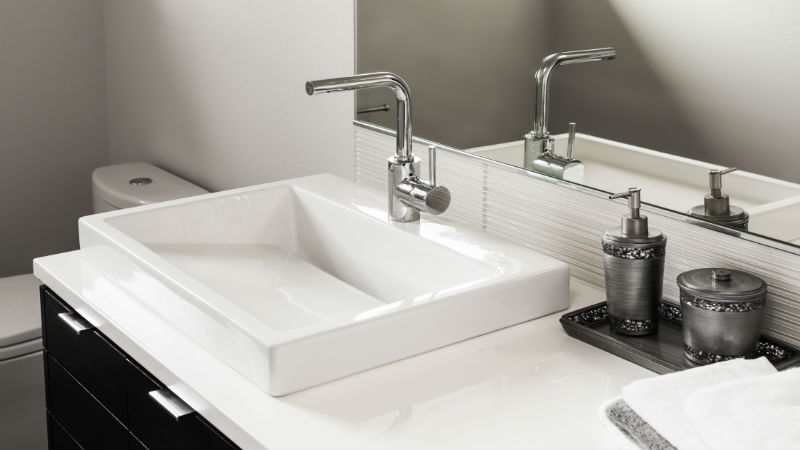 Talk to a Bathtub Contractor in St. Pete, FL About Adding Energy-Friendly Faucets